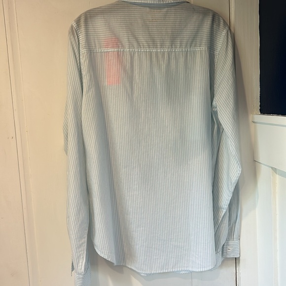 NWT Lilly Pulitzer Sea View Button Down - Picture 4 of 4